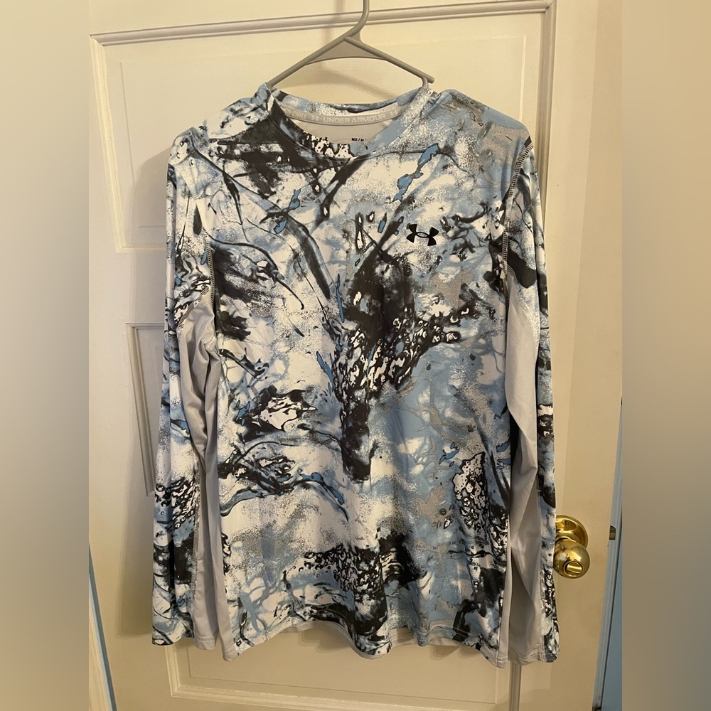 Long sleeved Under Armor fish pro chill camo long sleeve size M
